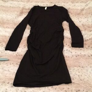 Black Sheath Dress with Crew Neck and Long Sleeves
